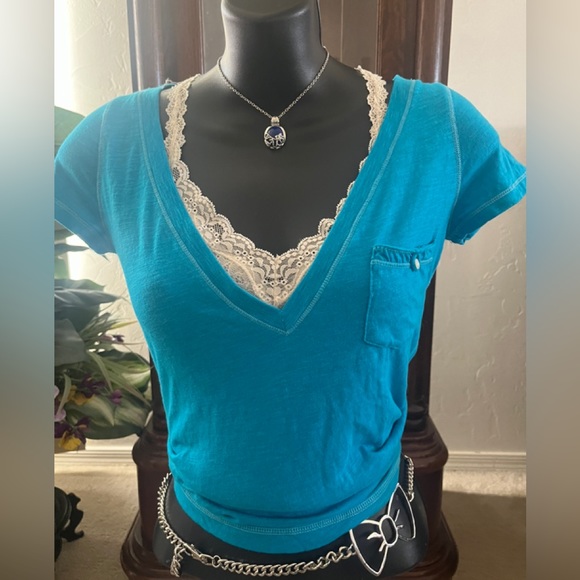 Y2k NWT Gorgeous Hollister V- Neckline short-sleeve top So Cal❣️ - Picture 7 of 16